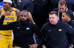 雷速体育比分官网-包含湖人在上海转会引热议的词条