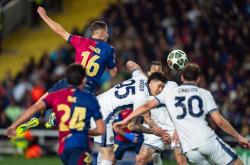 雷速体育官方-包含精彩足球对决引发球迷狂热，赛场激情迸发的词条