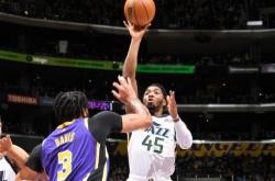 雷速体育直播官网-江苏队逆转青岛队，浓眉哥刷新纪录