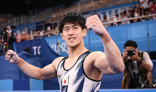 日本队游泳选手刷新世界纪录
