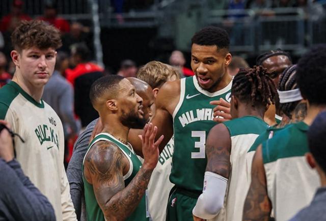 NBA球迷观赛热情高涨，球场气氛火爆的简单介绍