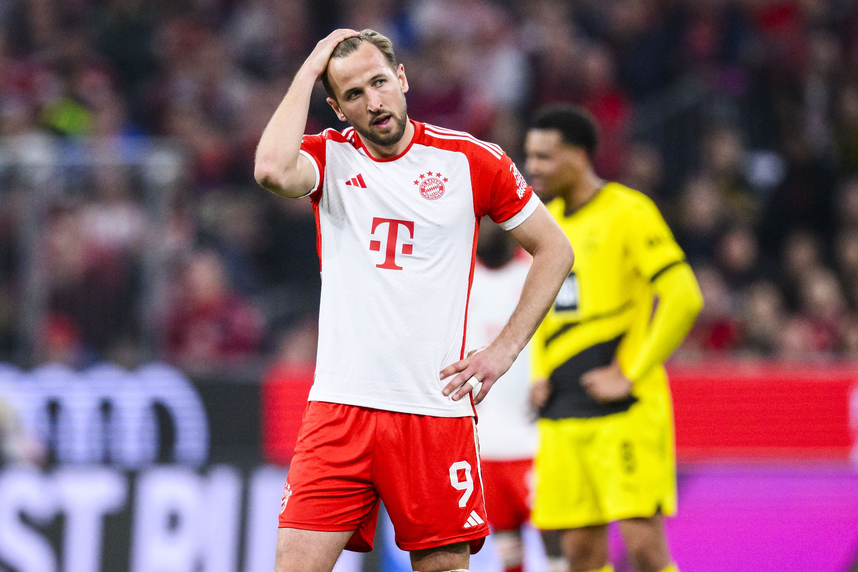 拜仁慕尼黑客场取胜,继续领跑联赛 拜仁慕尼黑客场取胜,继续领跑联赛