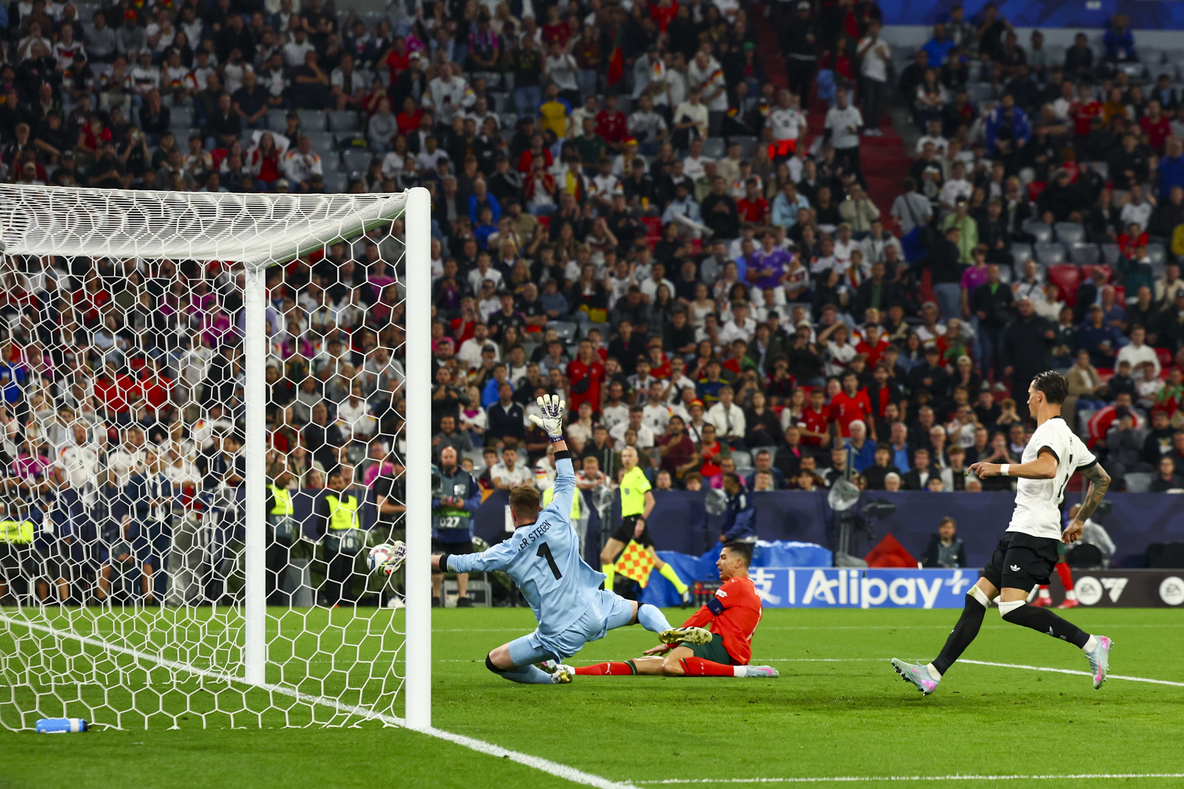 欧国联比赛再掀激烈风暴,球员挑战极限 欧国联比赛再掀激烈风暴,球员挑战极限