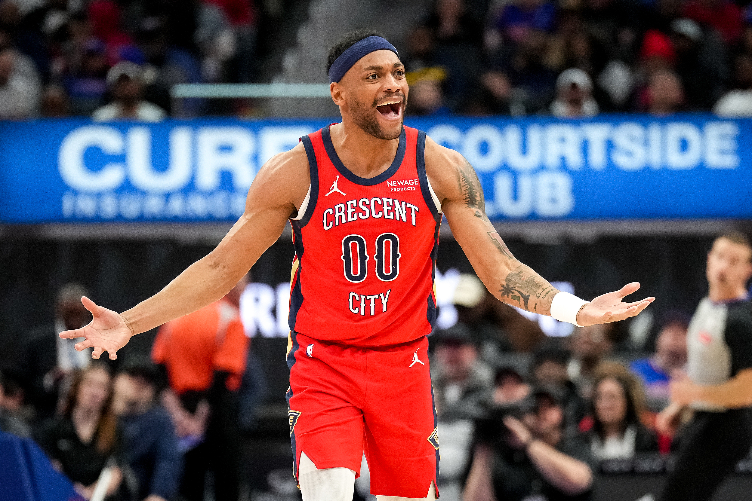 鹈鹕后卫发挥关键作用,挽回颓势 鹈鹕后卫发挥关键作用,挽回颓势