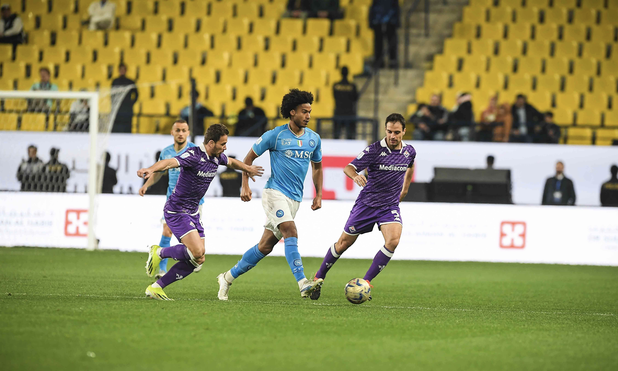 意大利足球新闻：佛罗伦萨胜那不勒斯，意外胜负