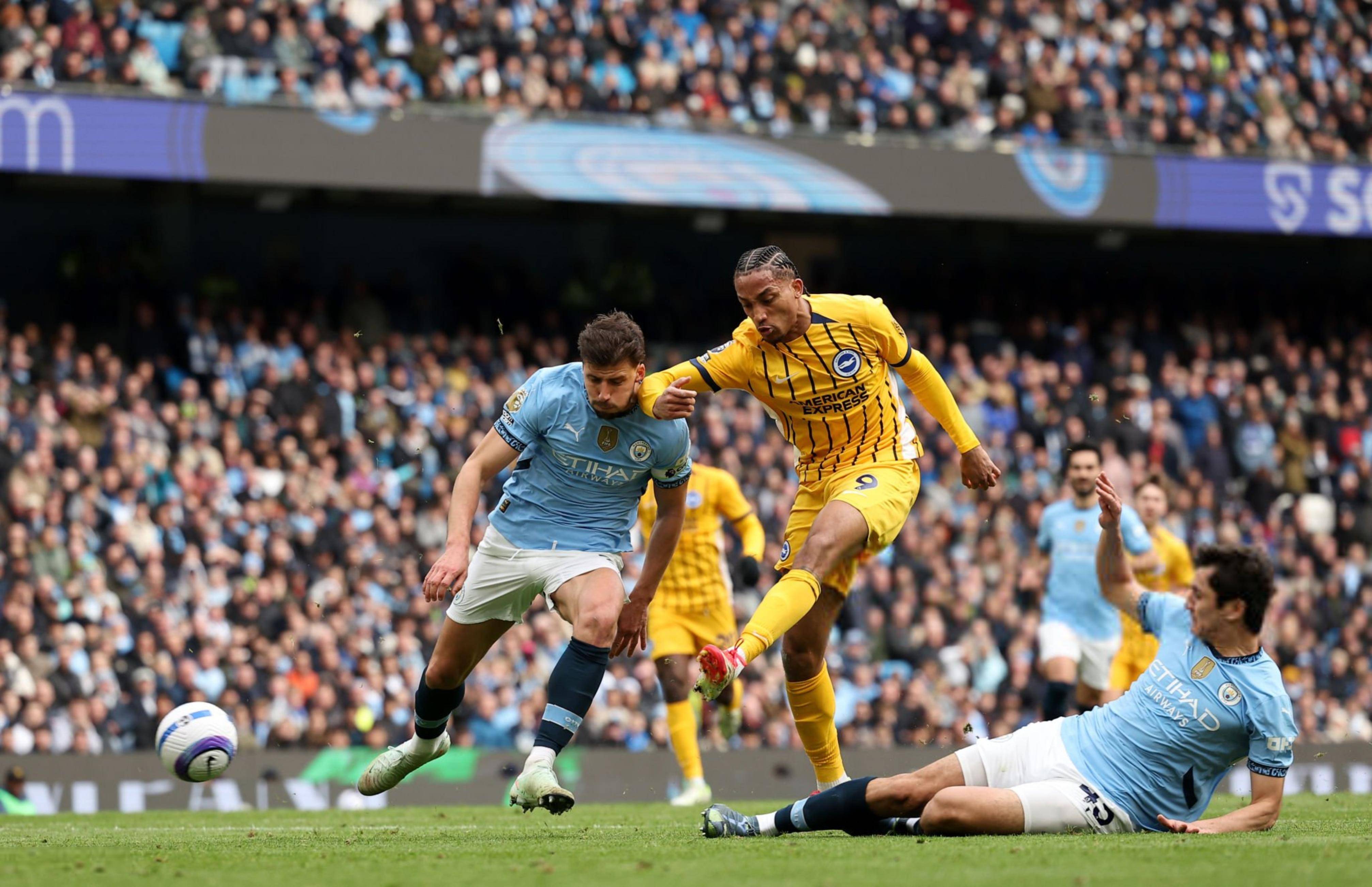 曼城客场逆袭,逼近英超前三 曼城客场逆袭,逼近英超前三