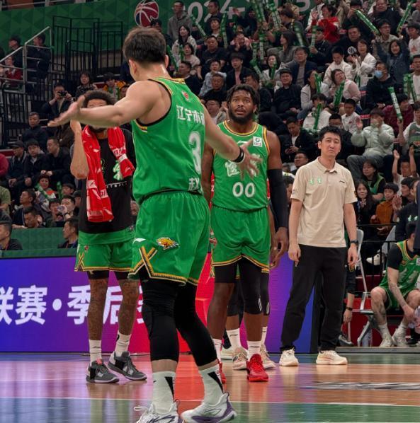 包含难忘的篮球赛事中一支球队的惨败引人惋惜?的词条 包含难忘的篮球赛事中一支球队的惨败引人惋惜?的词条