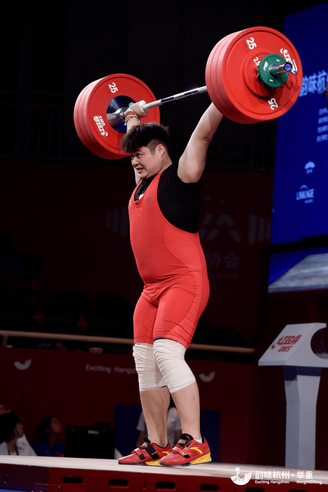 包含举重选手力挫群雄,登上胜利领奖台的词条 包含举重选手力挫群雄,登上胜利领奖台的词条