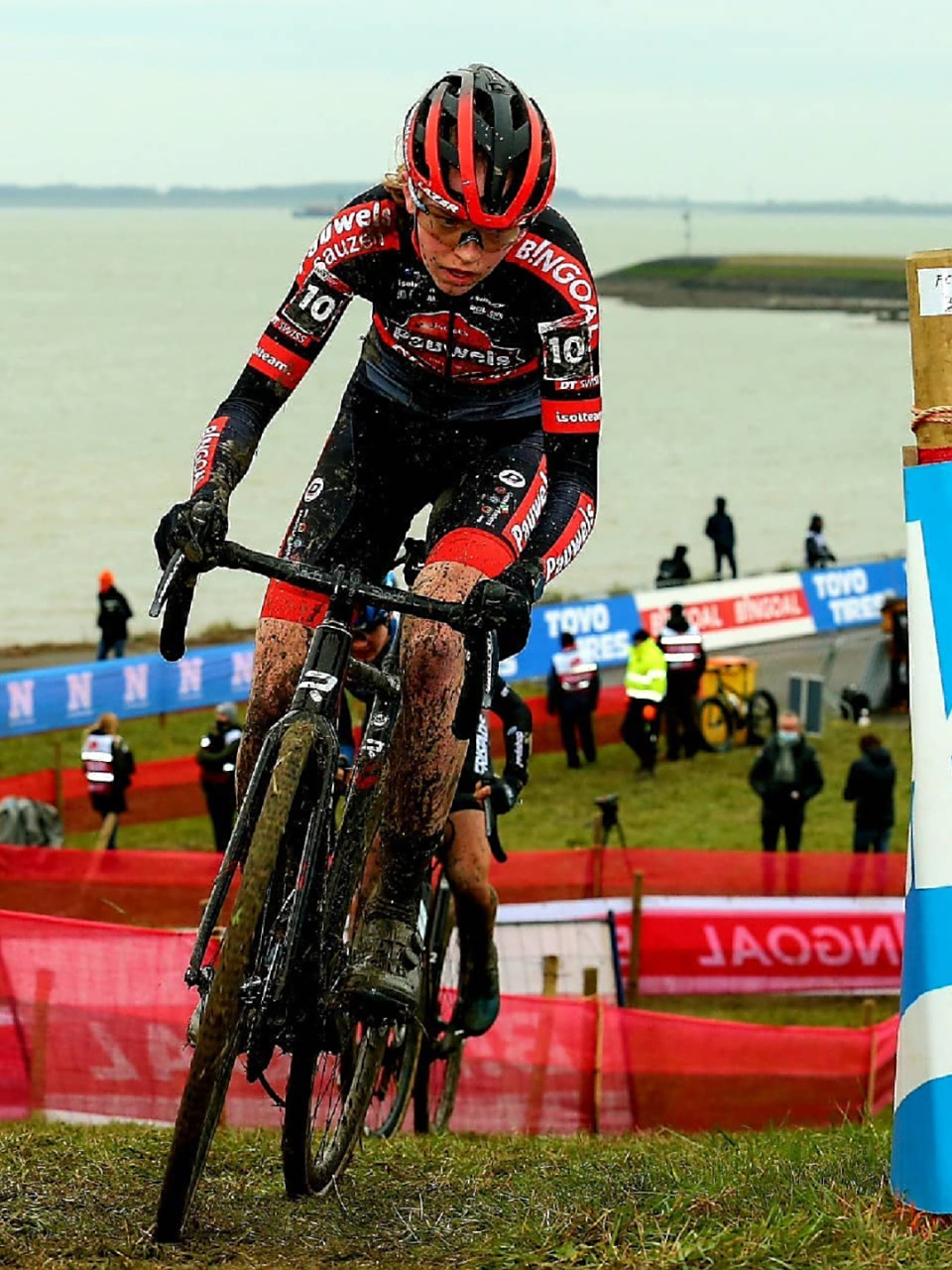 荷兰自行车选手表现出色夺冠 荷兰自行车选手表现出色夺冠