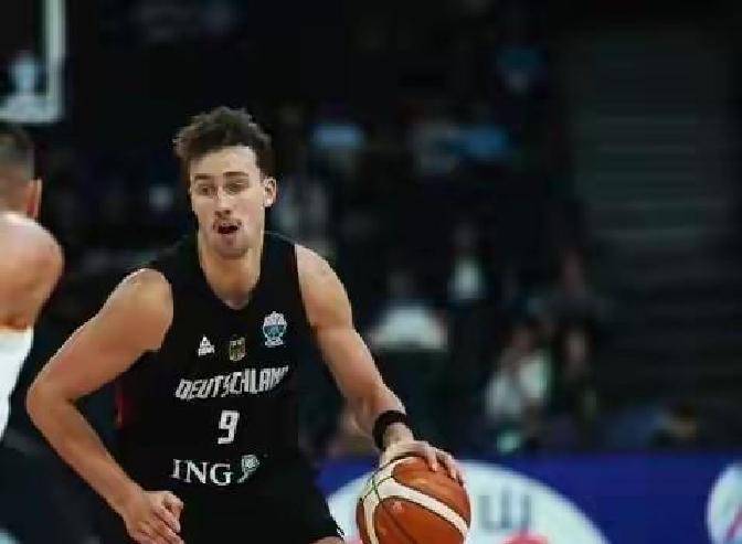 关于德国男篮险胜加拿大男篮，布克一己之力扛起全队的信息