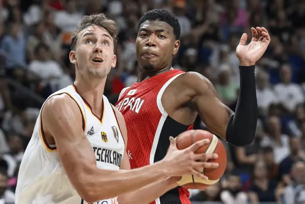 关于德国男篮险胜加拿大男篮，布克一己之力扛起全队的信息