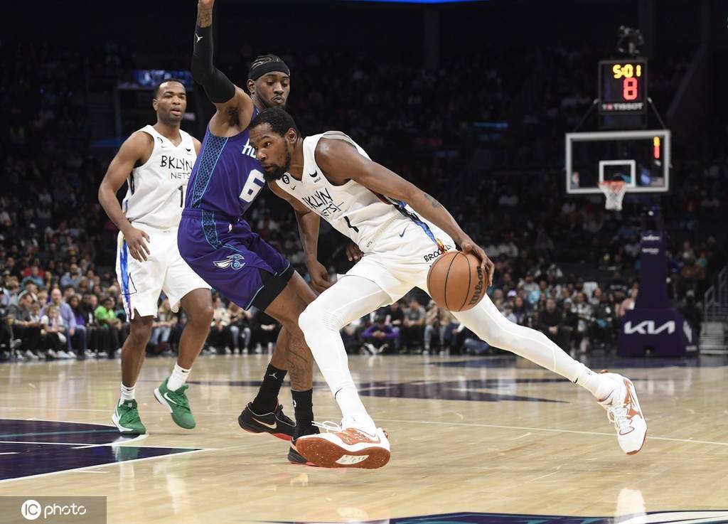 包含篮网B队血洗黄蜂，克莱送出助攻的词条