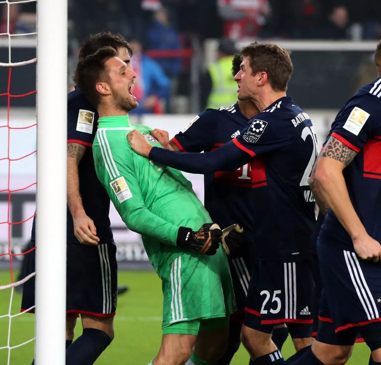 包含摩洛哥碾压英格兰，穆勒爆发神勇的词条