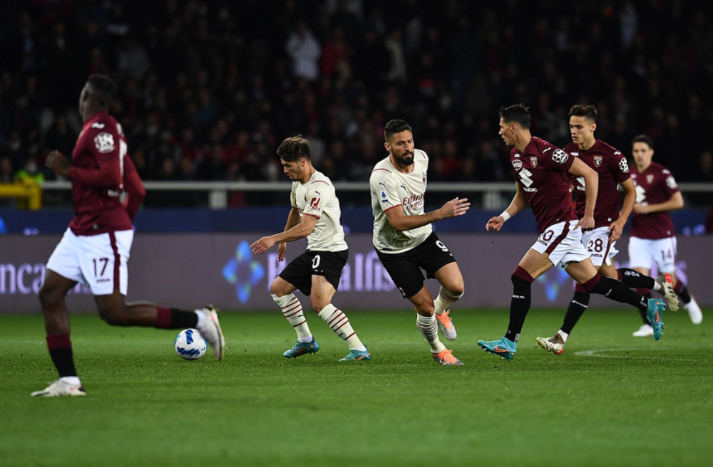 AC米兰绝地反击曼联，阿奎罗送出助攻的简单介绍