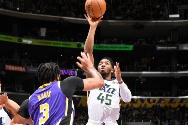 江苏队逆转青岛队,浓眉哥刷新纪录 江苏队逆转青岛队,浓眉哥刷新纪录