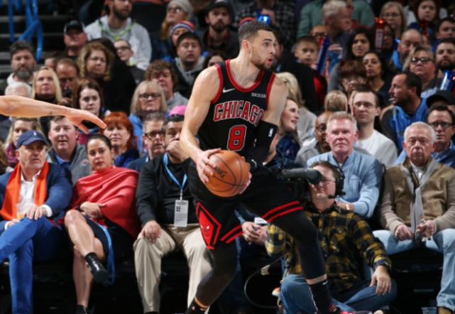 公牛横扫深圳队，詹姆斯高光表现